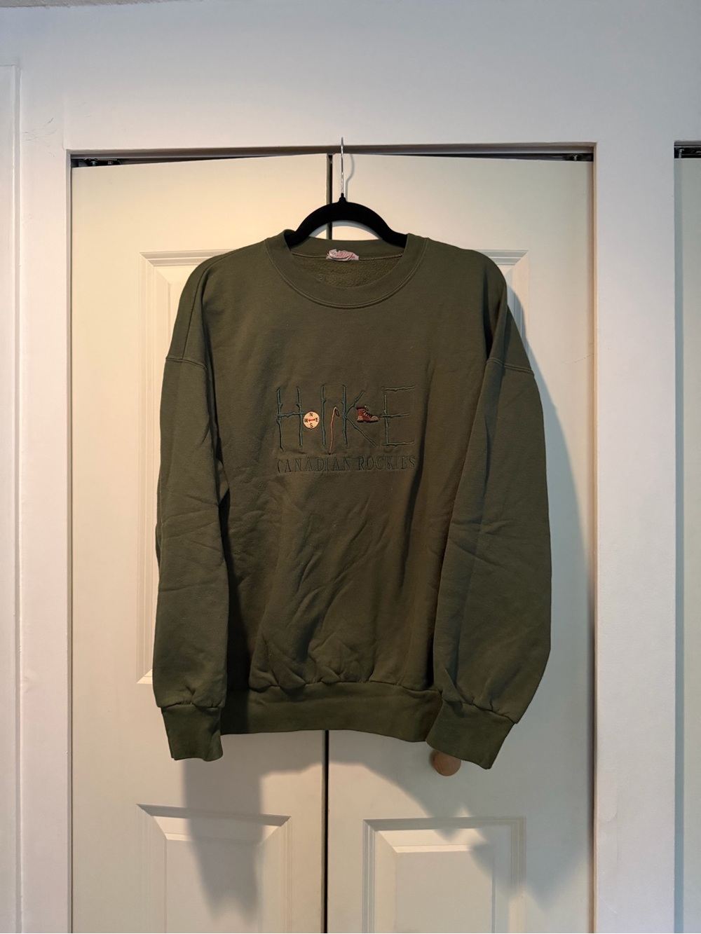 Vintage Olive Green Pullover Crewneck Sweatshirt Canadian Rockies